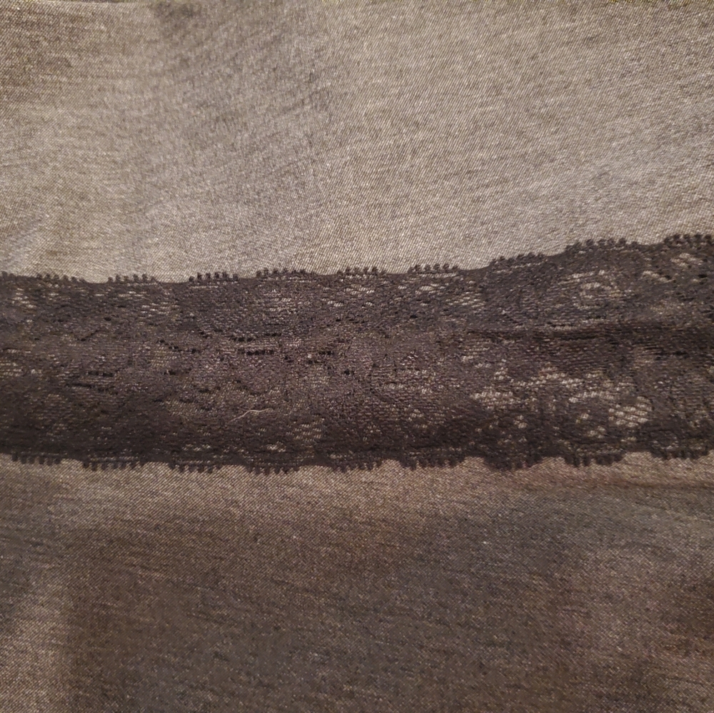 Torrid 3 grey capris - Picture 4 of 5